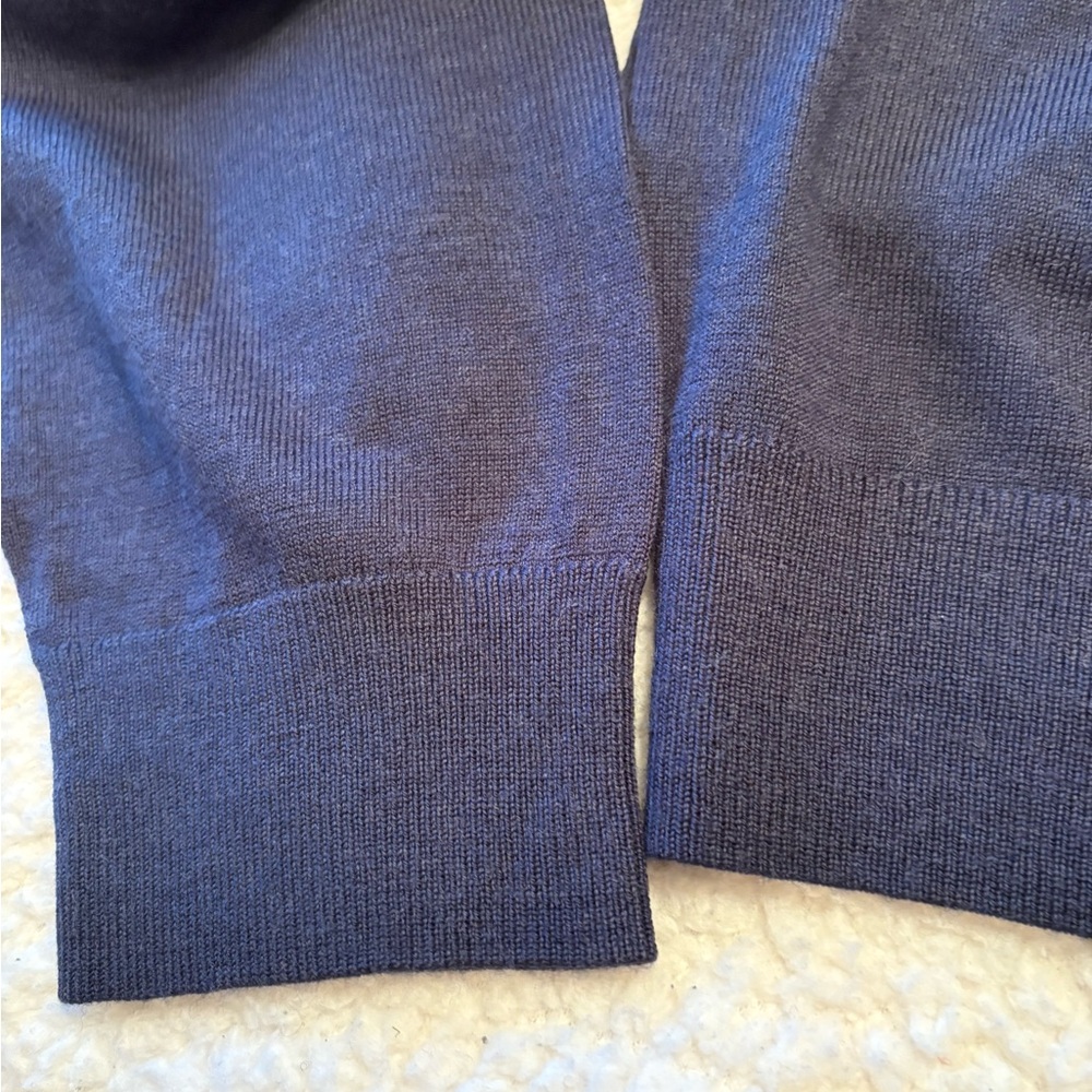Banana Republic Men's Deep Blue Merino 100% WOOL Sweater | - Picture 3 of 12